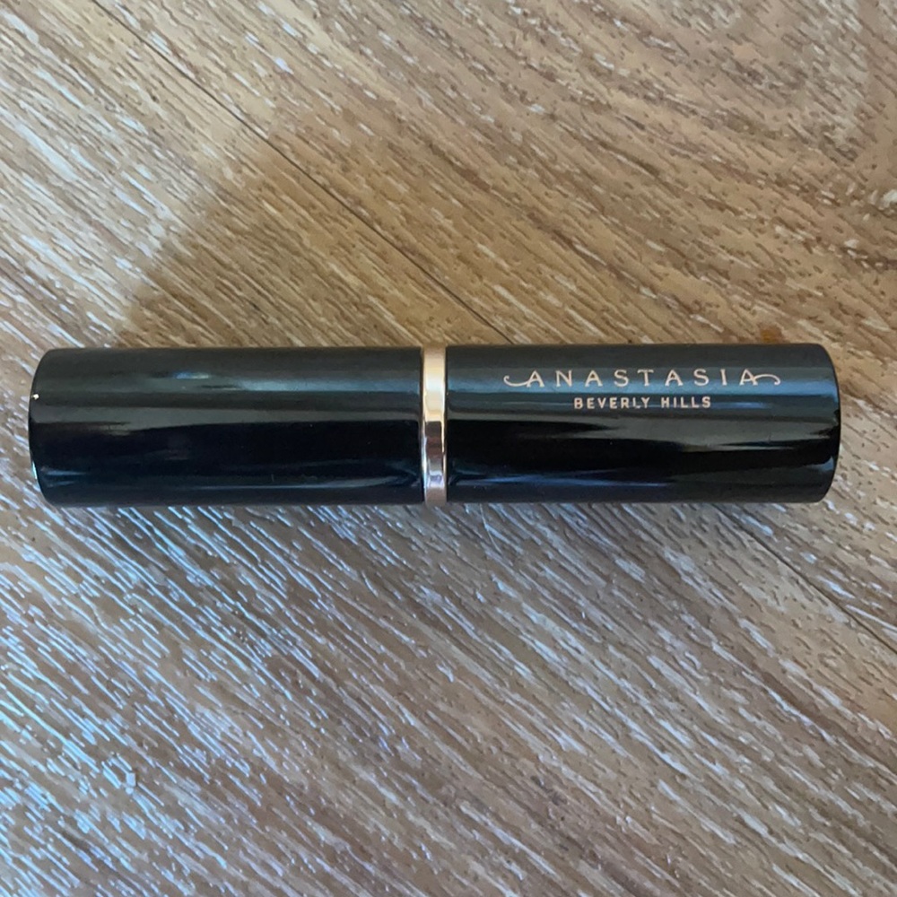 Anastasia Beverly Hills banana highlighter
